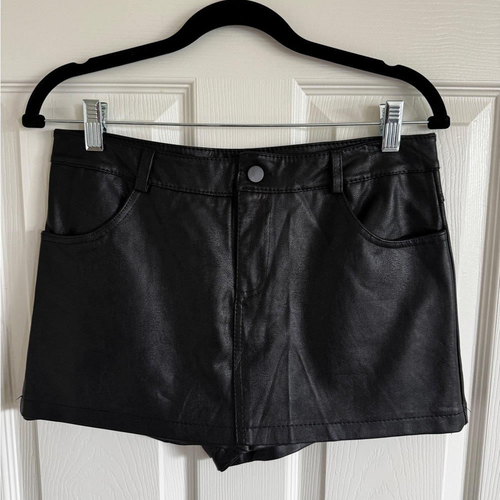 Black Faux Leather Women Skort (skirt short)